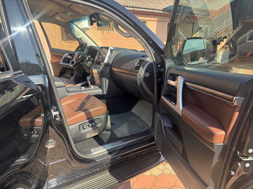 Toyota Land Cruiser 200