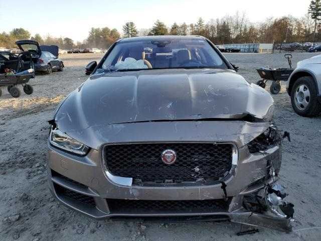 Jaguar XE z 2017 roku, 3.0L 250 kW, model USA.