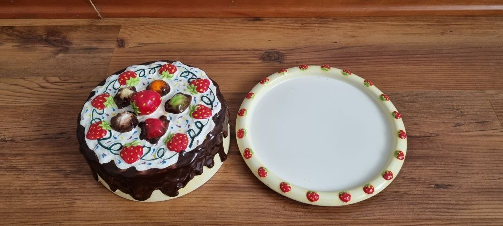 Naczynie na tort w kształcie tortu