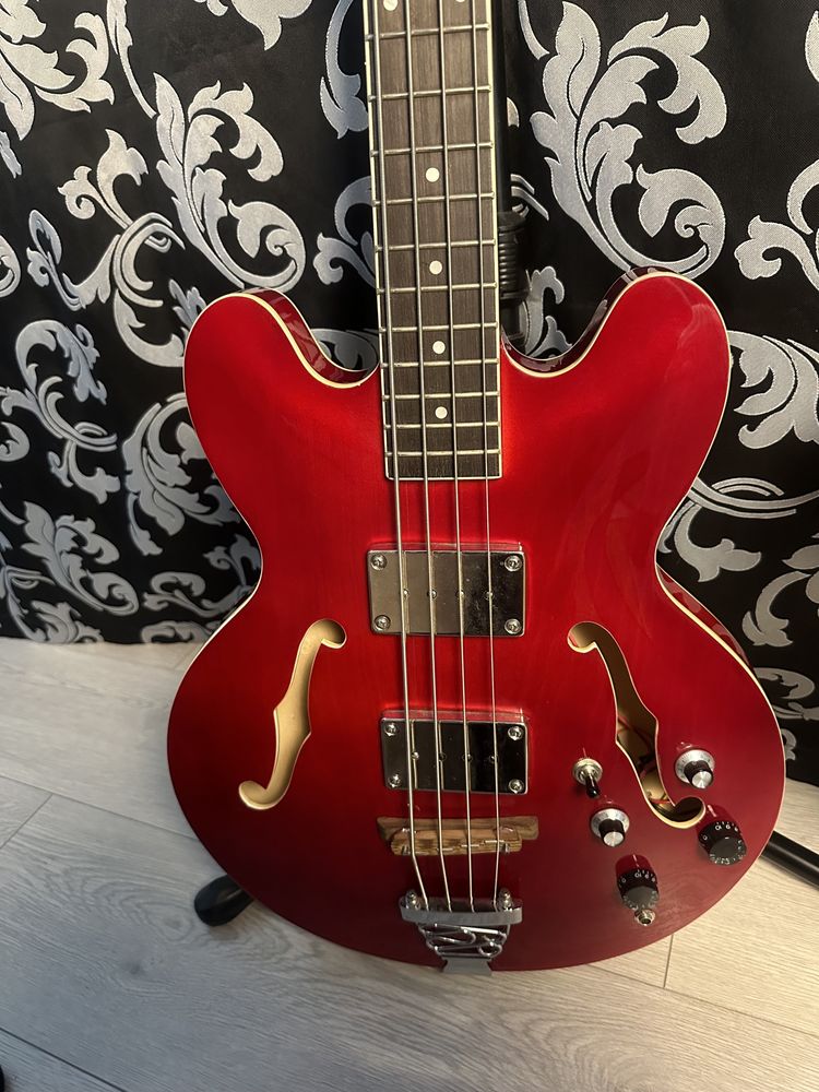Gear4music 335 Bass Напівакустична бас-гітара