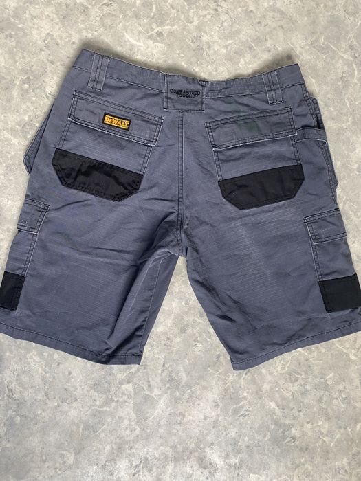 Продам робочі шорти DeWalt