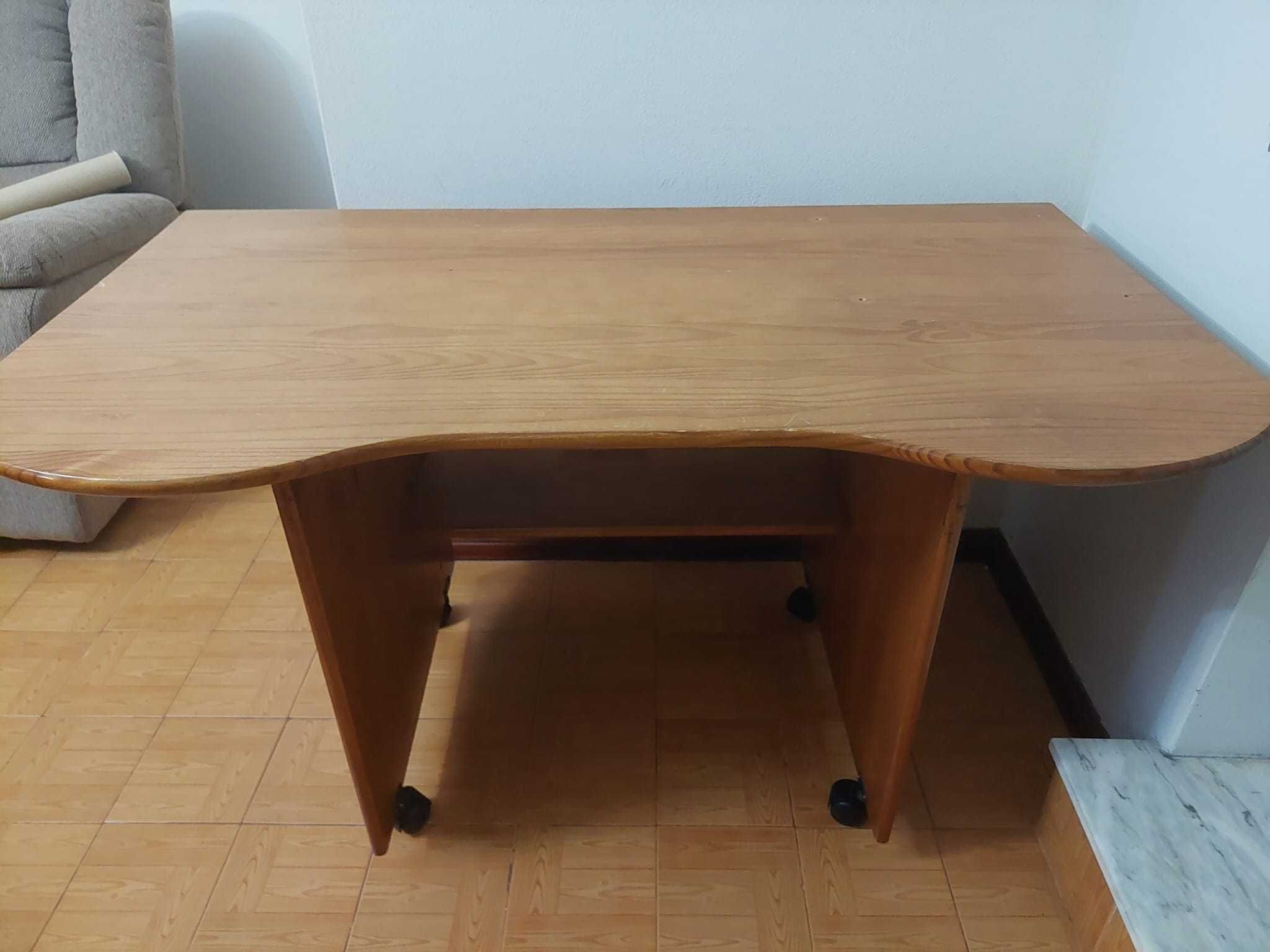 Secretaria castanho claro