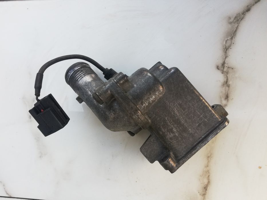 Volvo s80 2.4b 03r obudowa termostatu z czujnikiem temperatury orygina