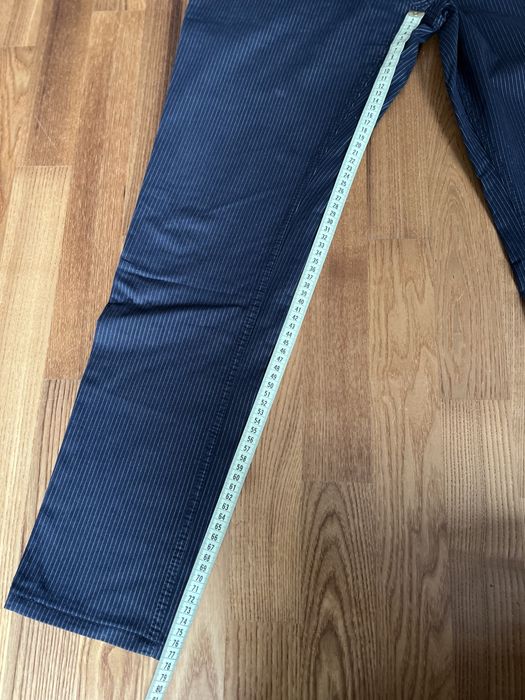 Męskie spodnie w prążki