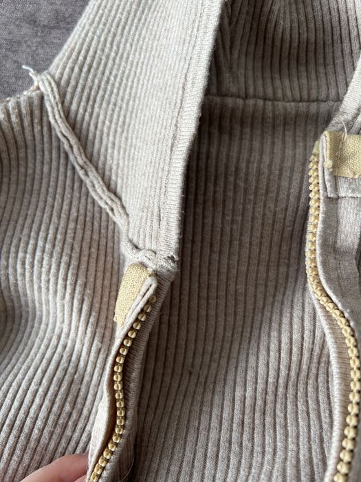 Укорочена кофта в рубчик