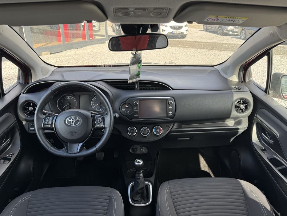 TOYOTA YARIS 1.5 benz /5 drzwi/niski przebieg