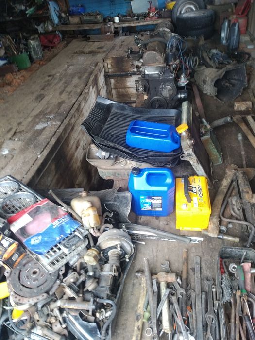 Розбераю жигуля, есть много запчастей,03мотор в хорошем состоянии,