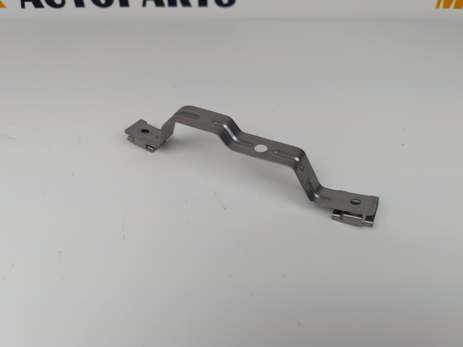 Кронштейн підкрилка перед LH RH Tesla M 3 1104540-00-B 1104541-00-B
