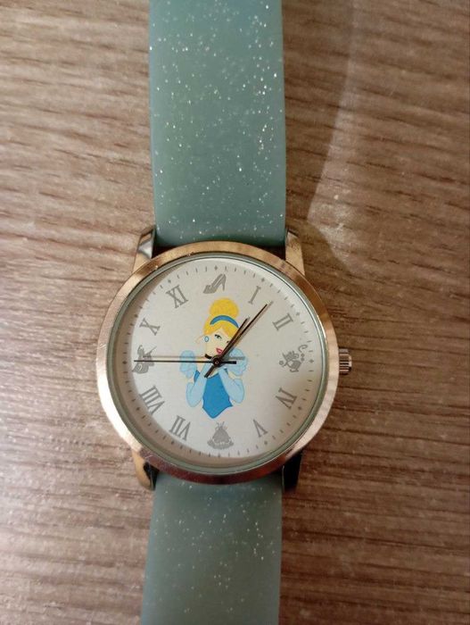 Продам дитячий наручний годинник