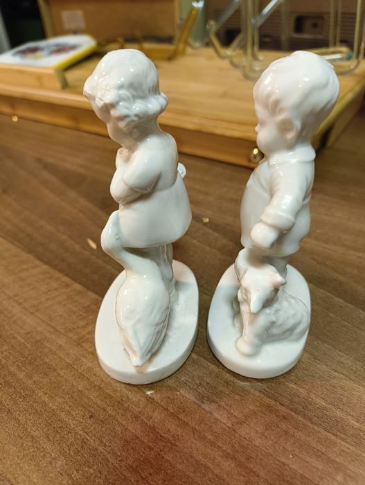 Dziewczynka i chłopiec figurki