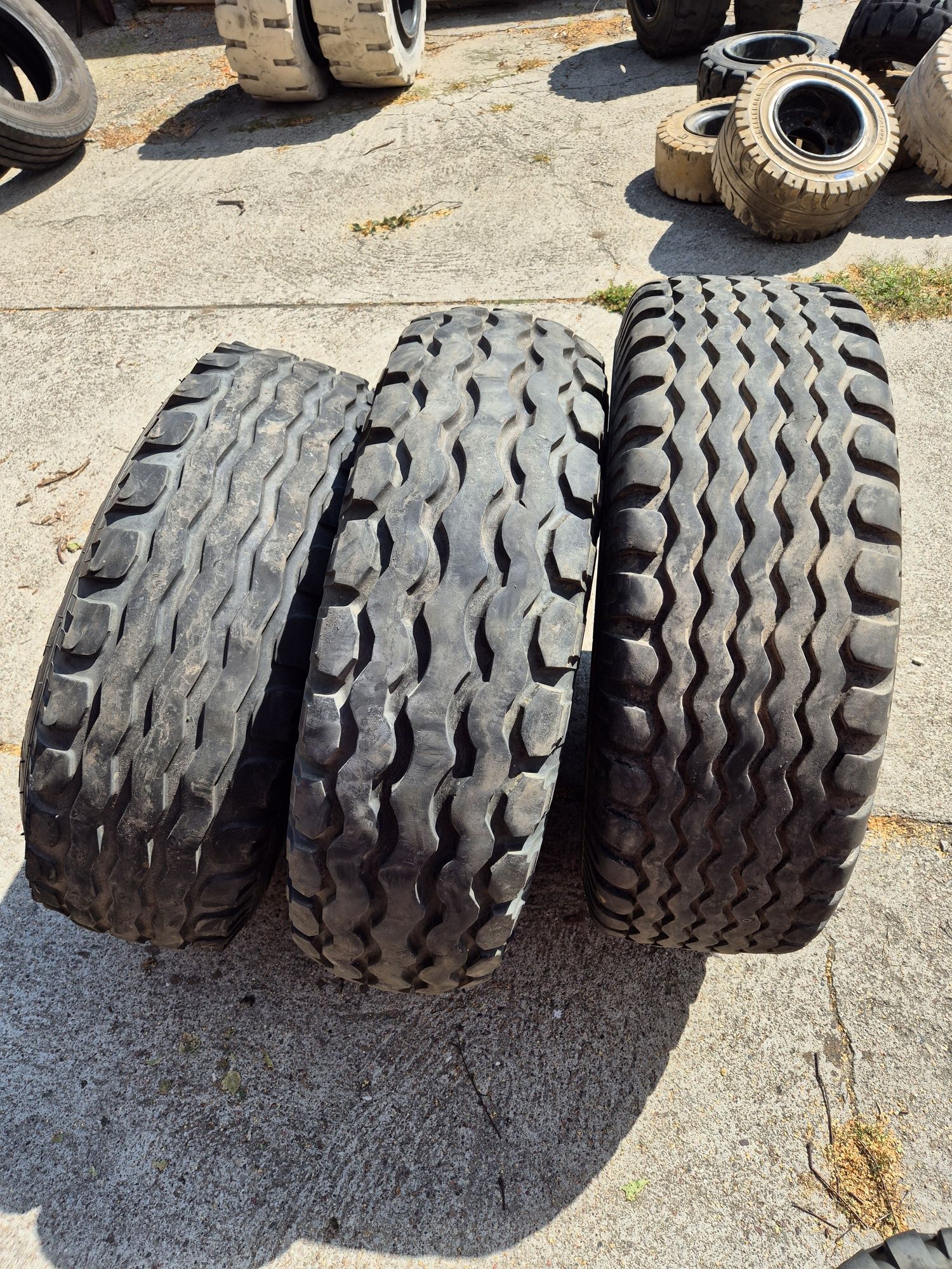Opony 10.5/80-18