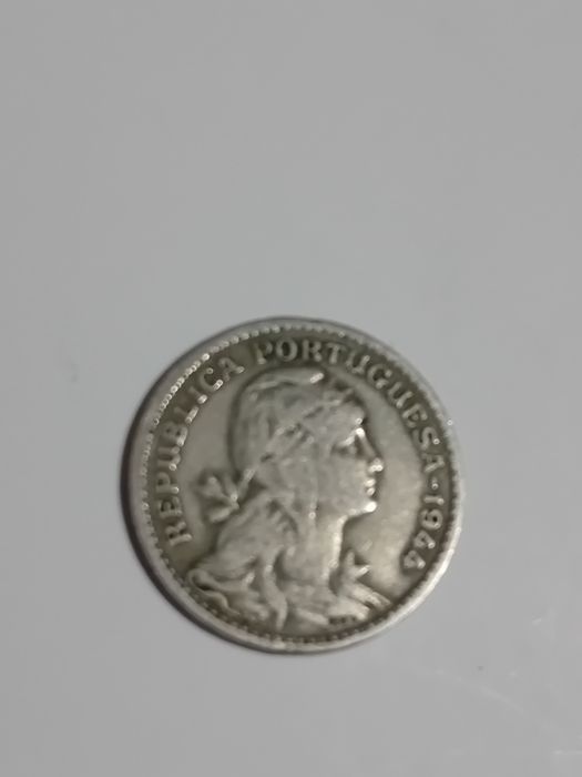 Moedas 50 centavos  a mais antiga e de ano 1930