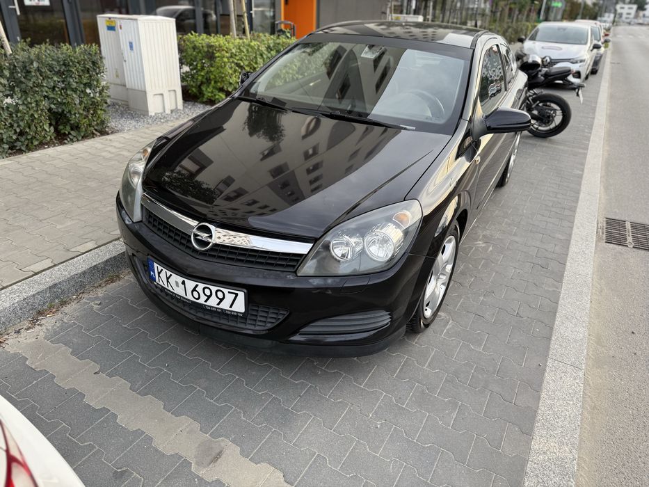Opel astra GTC H 1.6 benzyna