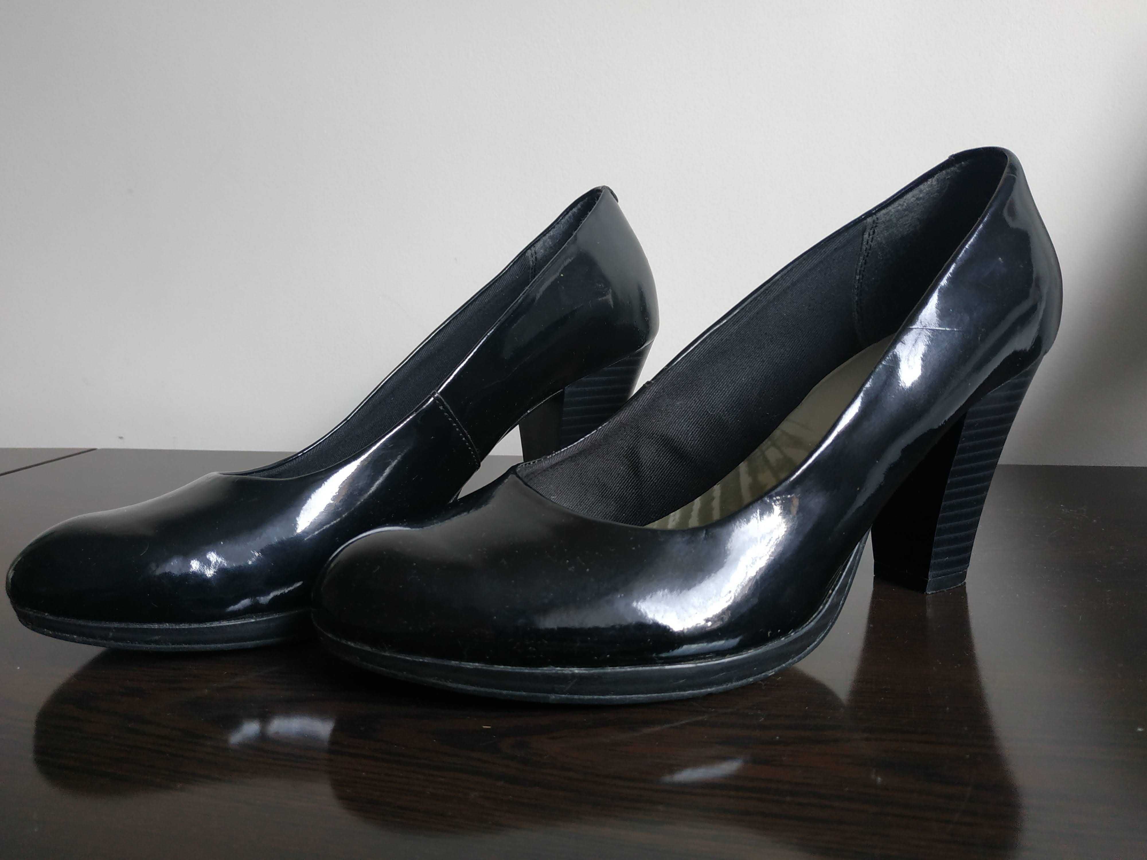 Czarne półbuty czółenka skóra naturalna lakierowana Clarks r. 40 (6,5)
