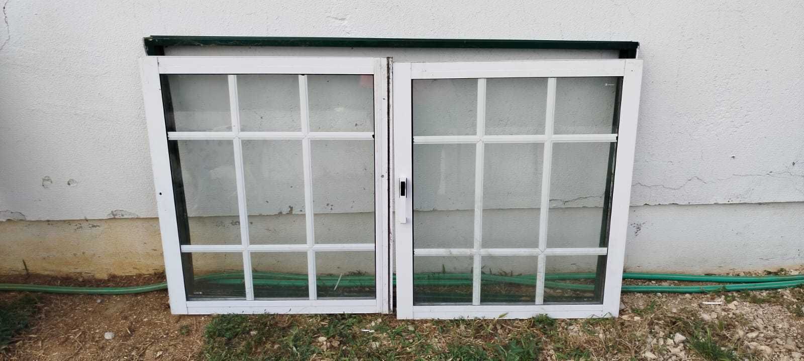 Janelas aluminio Brancas/verde Vidro duploo