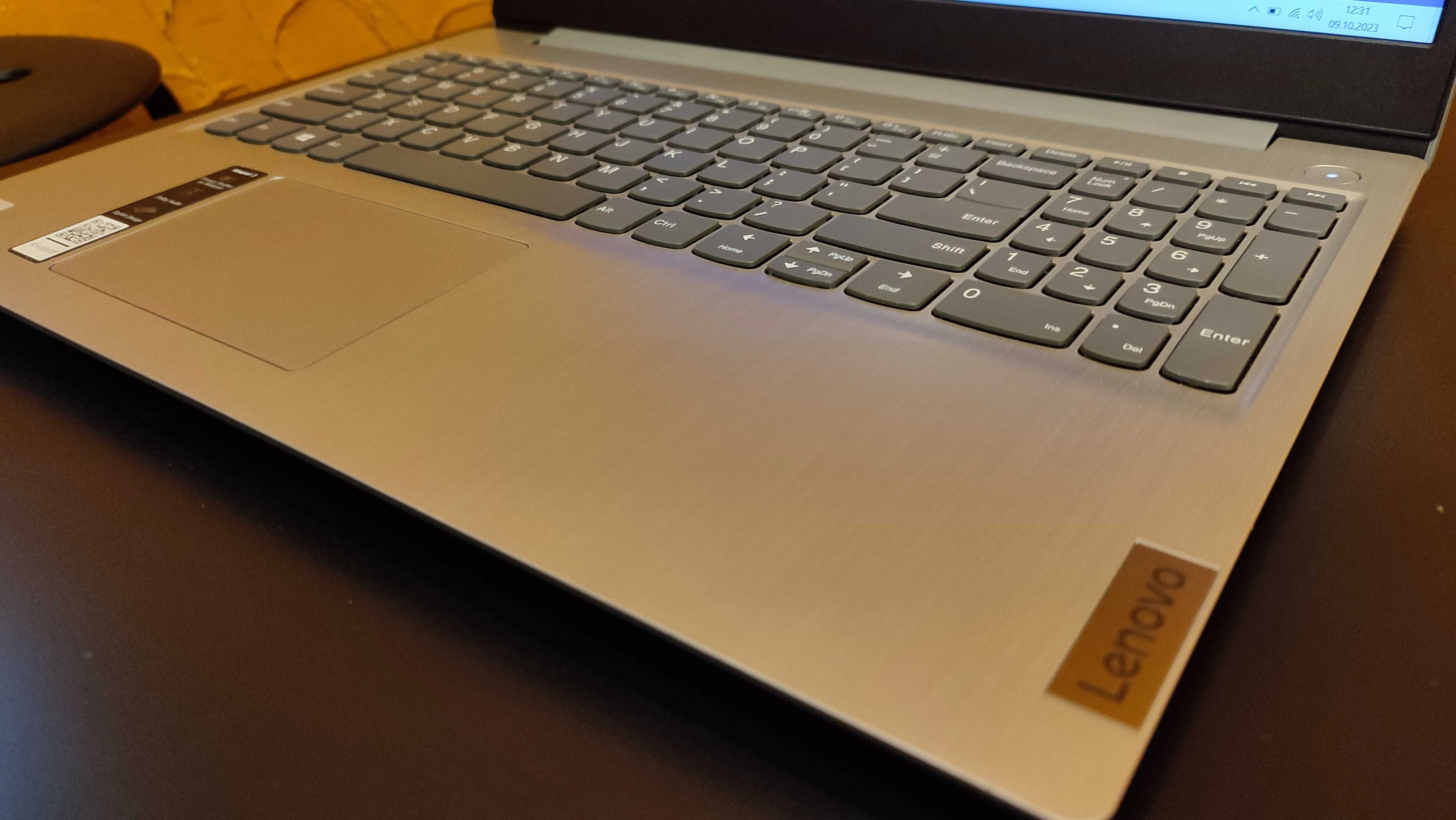 Notebook Lenovo IdeaPad 3 15,6" FullHD, 4core i5, 8GB/512GB SSD, Win10