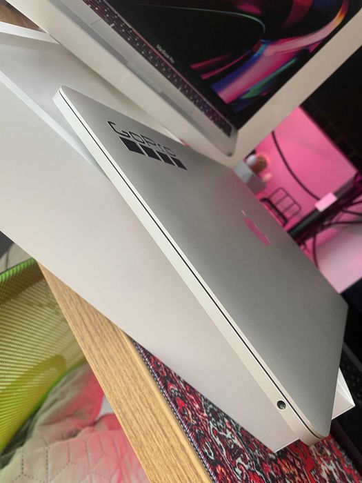 MacBook Pro 13” (M1, 8GB/256GB) Стан Ідеальний!