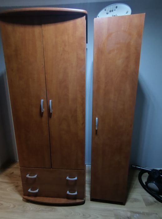 Do oddania 2 szafy drewniane