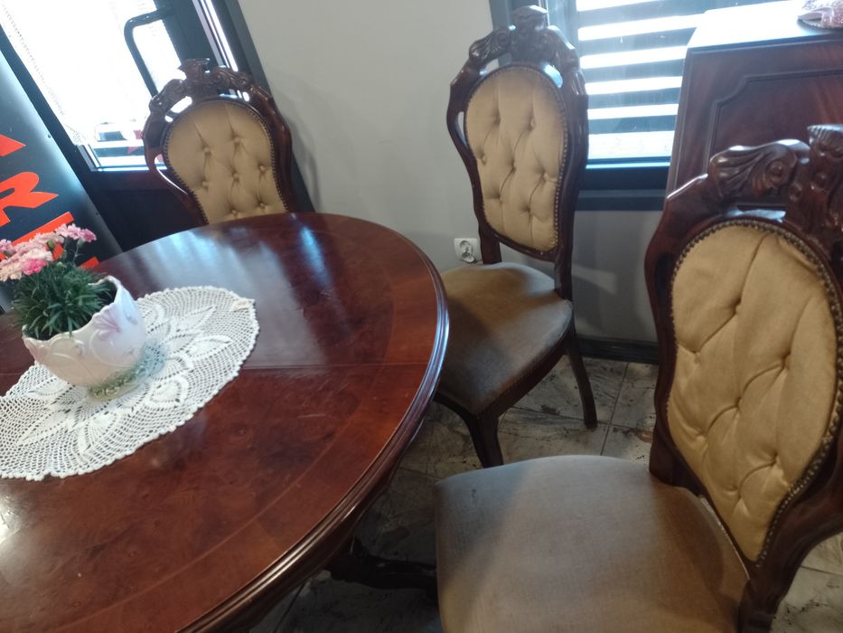 Stół rozkładany+cztery krzesła