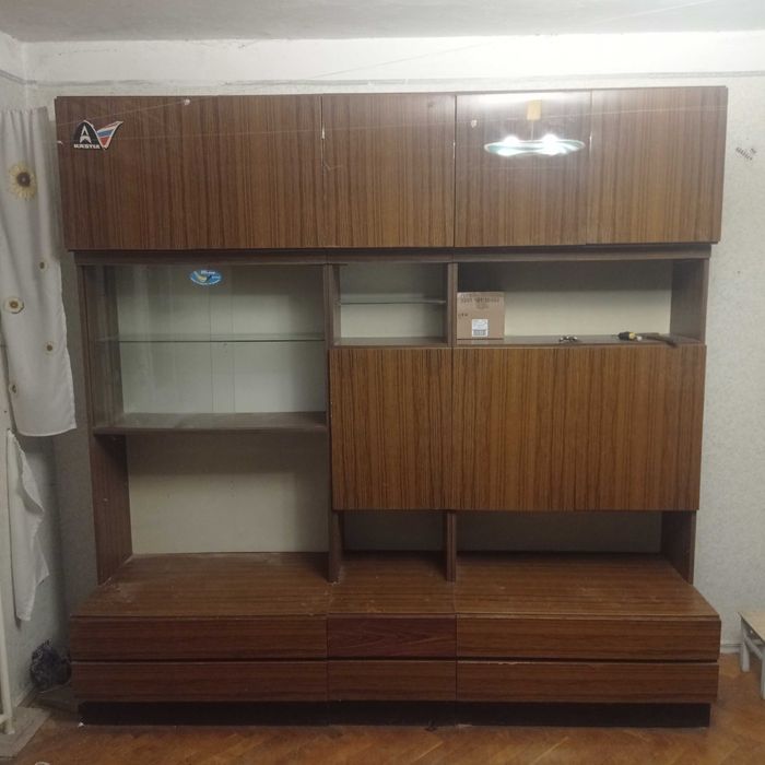 Віддамо стінку безкоштовно