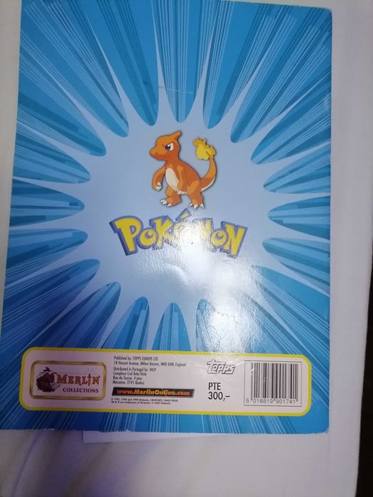 Caderneta Cromos POKÉMON c/Cartaz para Autocolantes Incluído MERLIN