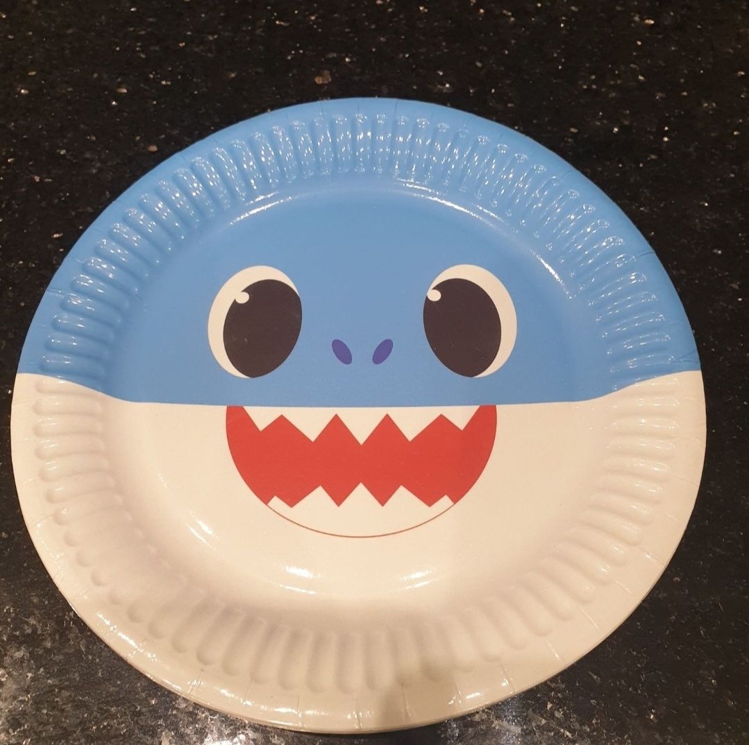 Talerzyki papierowe baby shark