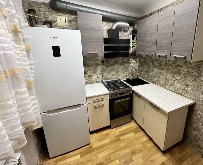 Продам! 2 к квартиру с ремонтом, кирпичный дом