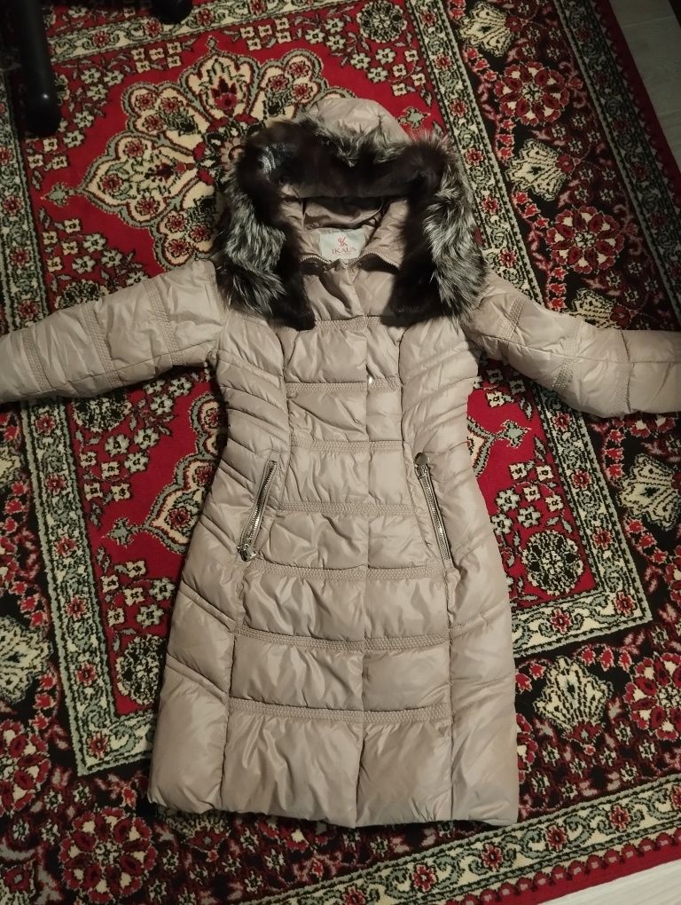 Зимовий жіночий пуховик S