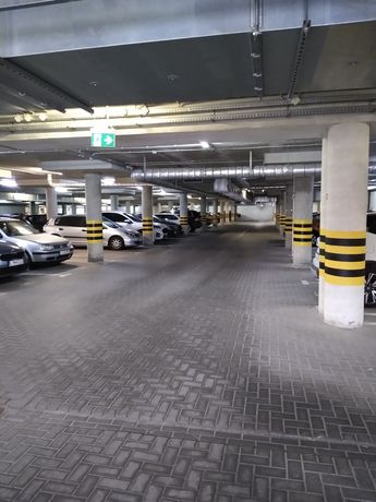 Miejsce parkingowe w garażu Gęsia 15
