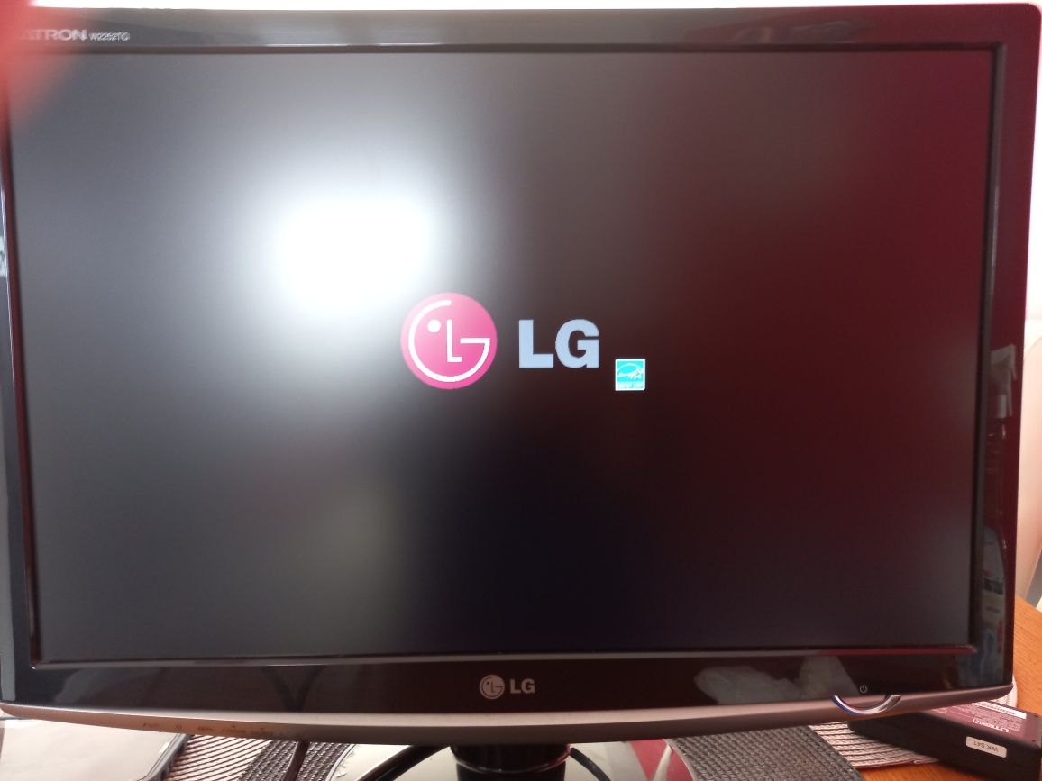 Monitor LG 22 cale