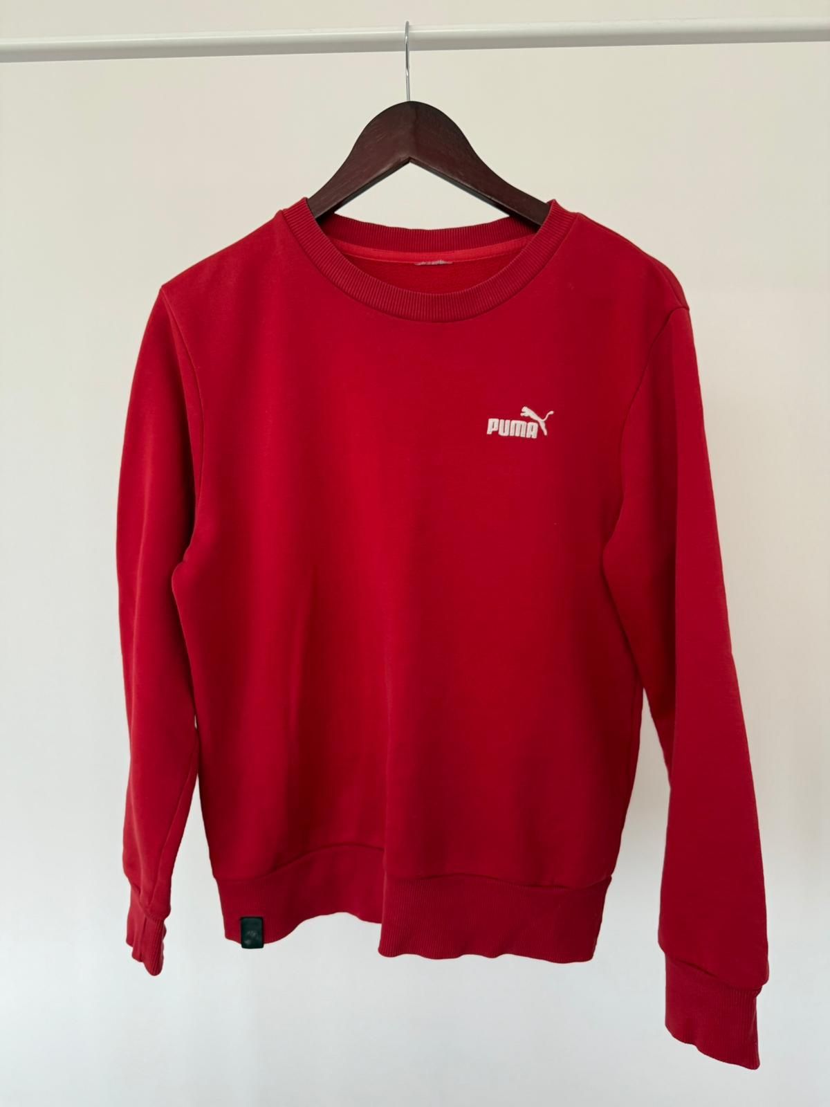 Czerwona bluza Puma 
Rozmiar- brak metki z rozmiarem wg mnie M
Skład 8