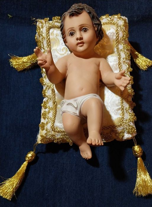 Estatueta do Menino Jesus com cama