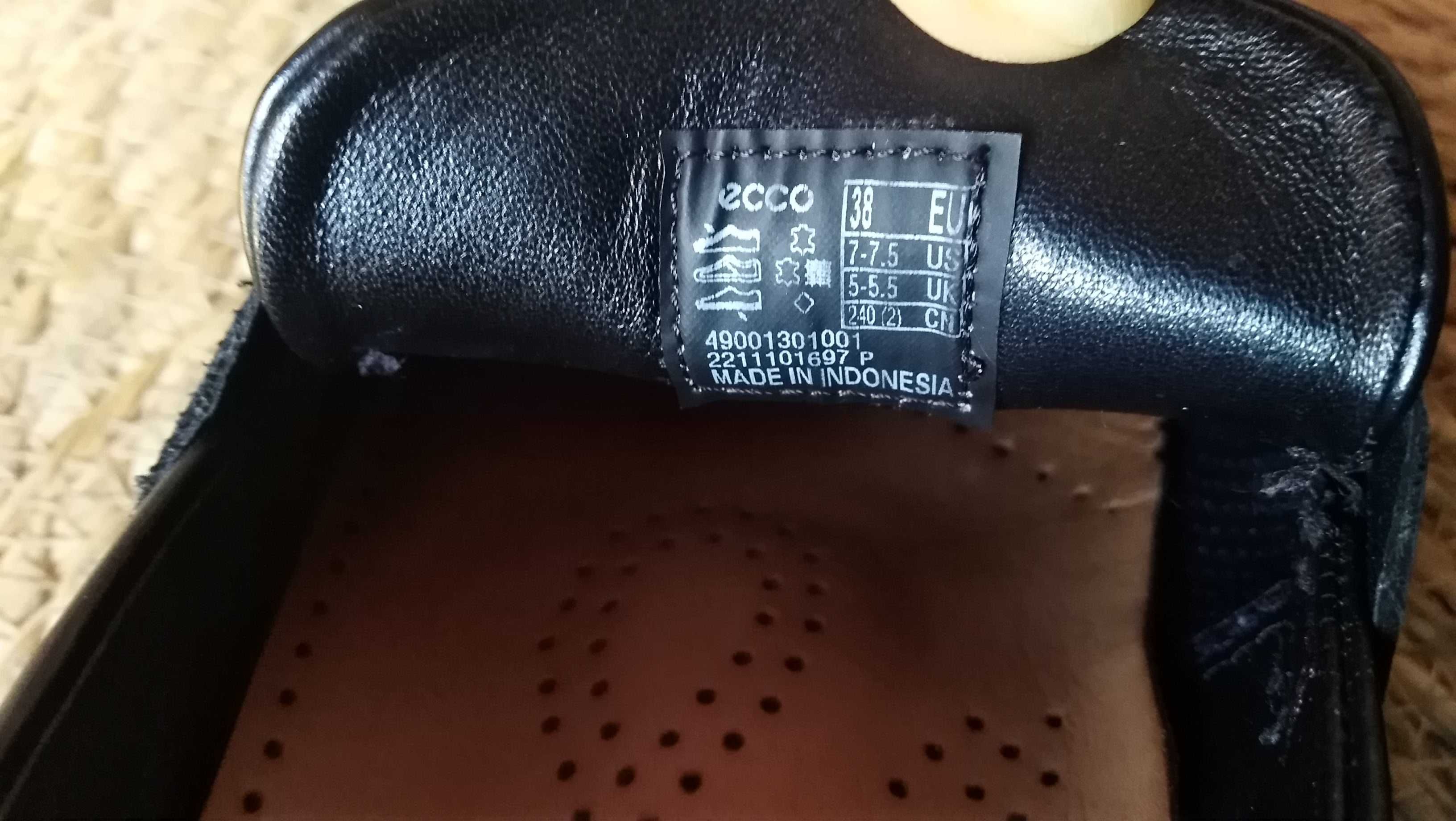 ECCO  Tray Tech czarne damskie mokasyny loafersy skóra r.38