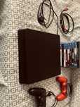PS4 com 2 comandos e 10 jogos