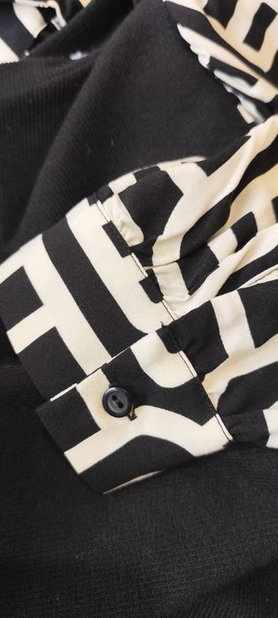 Sukienka czarna z długim rękawem we wzory,nowa