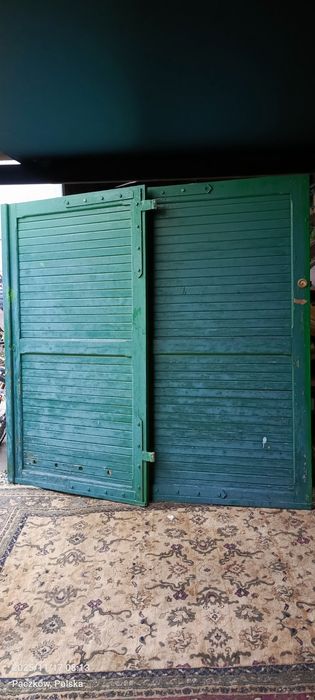 Drzwi do garażu stodoły na budowe