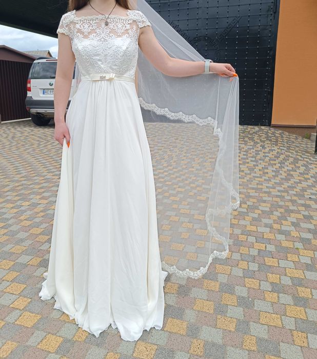 Нова весільна, вечірня сукня з фатою розмір 52, кольору айворі, ніжна.