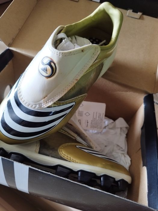 Adidas f30.8.      TRX douradas
