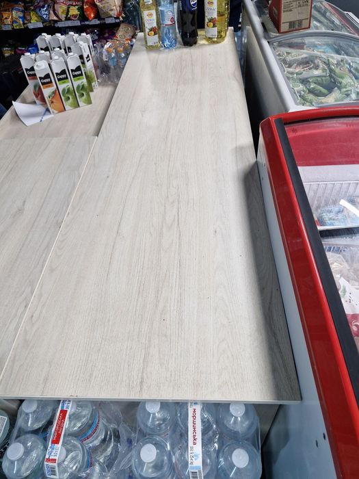 Торговий  стелаж