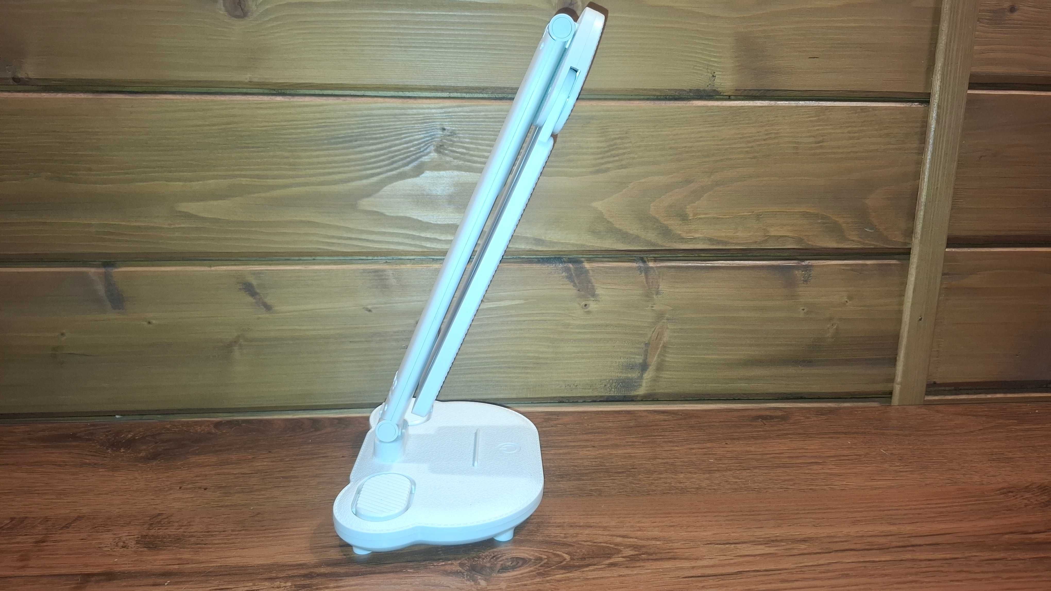 Lampka na Biurko o Ciekawym Kształcie