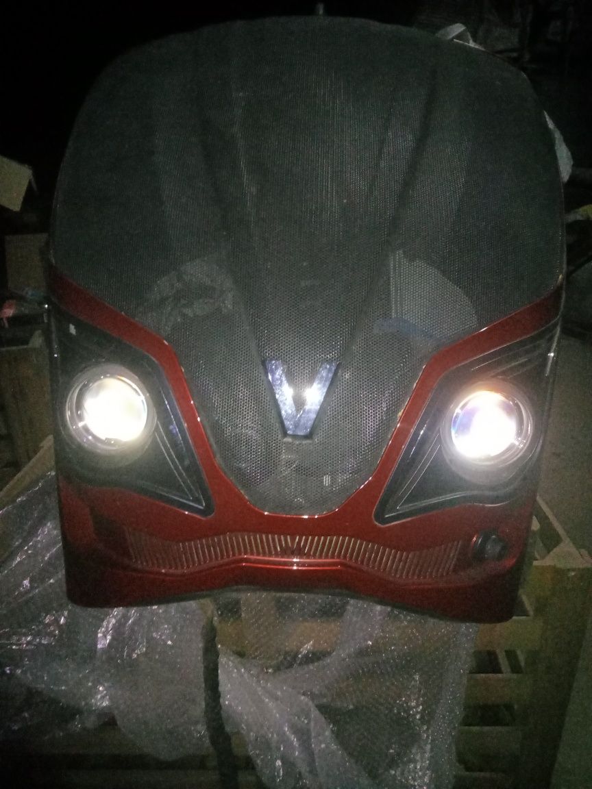 Maska kompletna Valtra N 134 bez spękań bi halogen bordowa