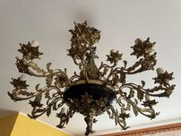Żyrandol klasyczny mosiężny 16 ramienny z czarnymi elementami