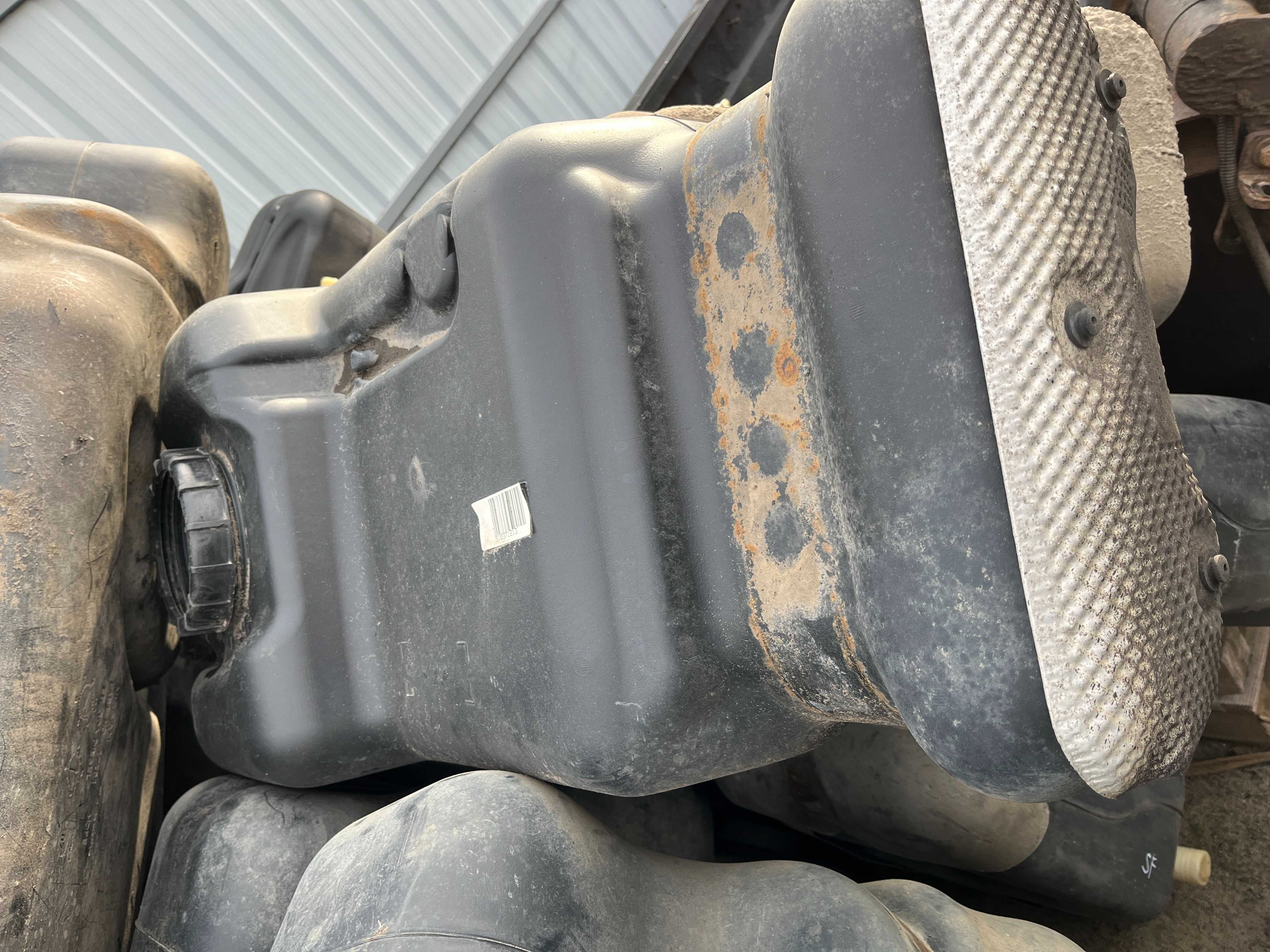 Бачок топливный бак паливний Nissan Navara D40 Pathfinder R51