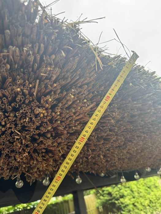 Naturalna altana ogrodowa z dachem z trzciny styl tropikalny