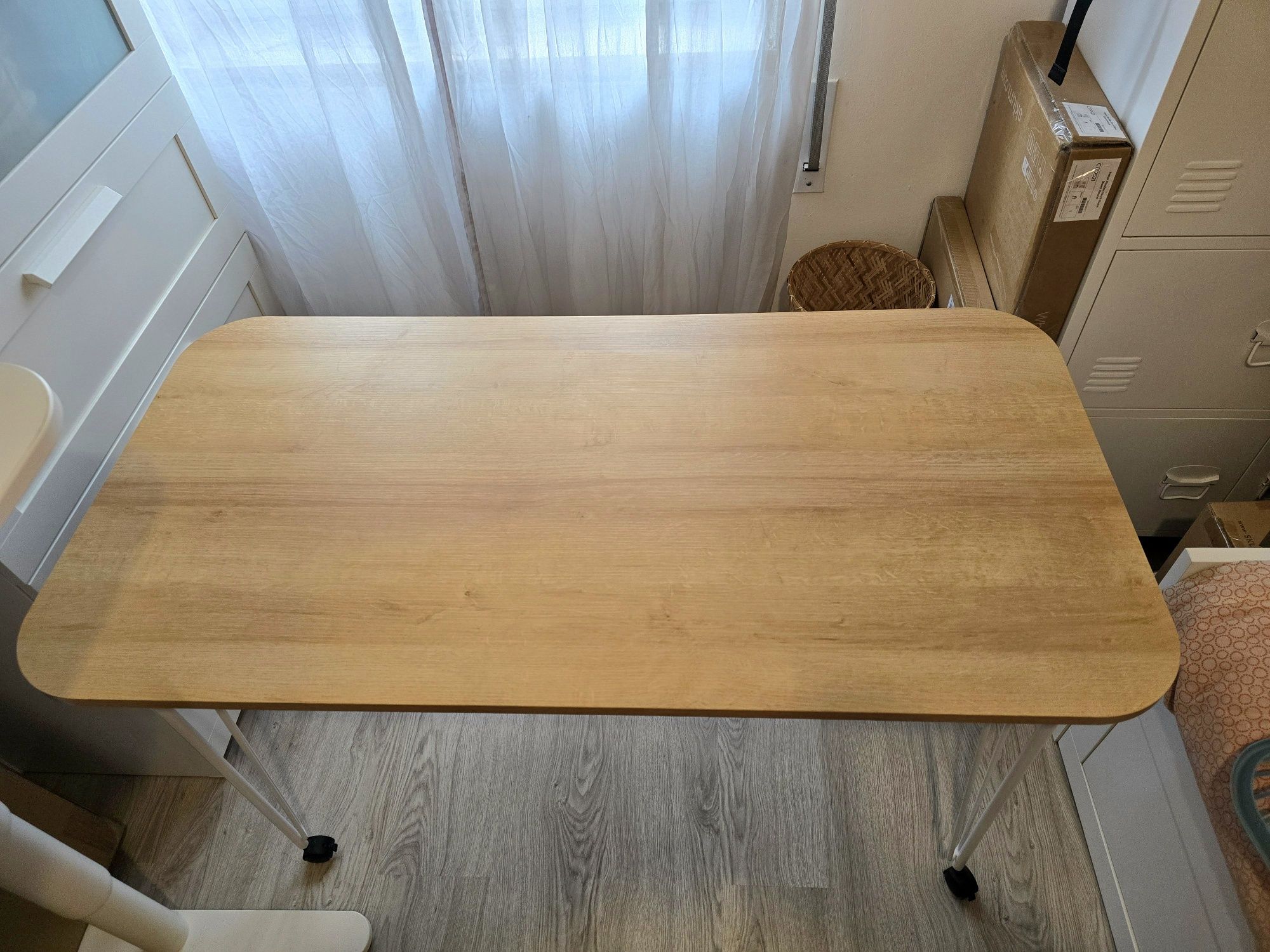 Secretária/ mesa escritório com rodas