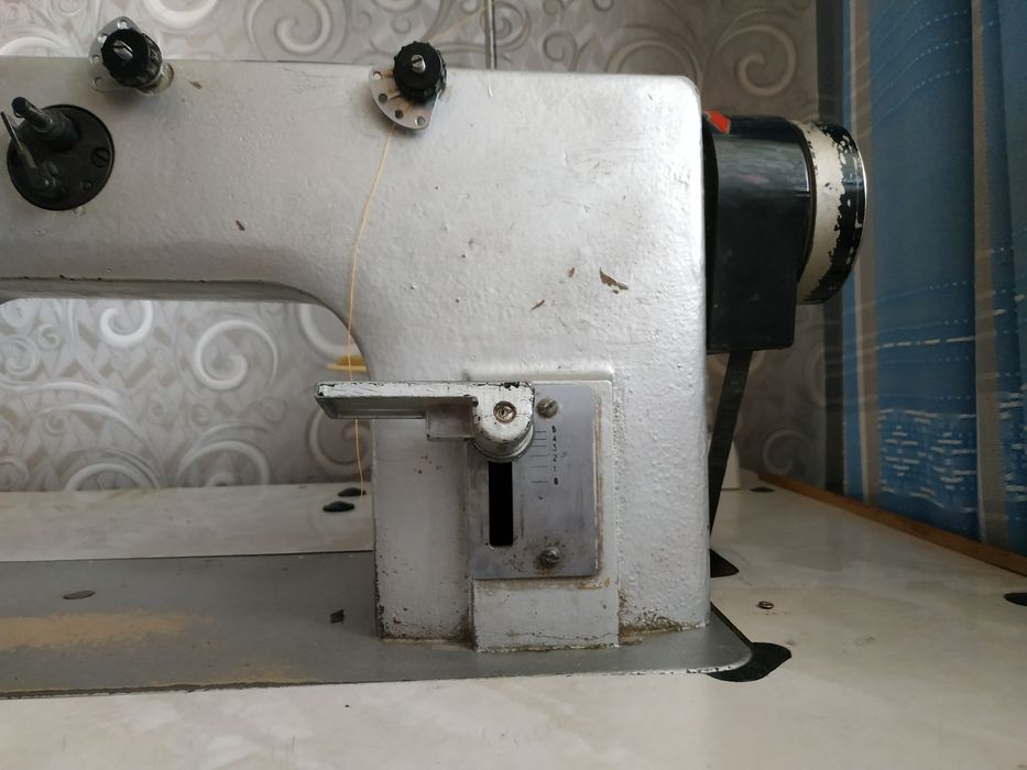 Швейная машинка 1022М