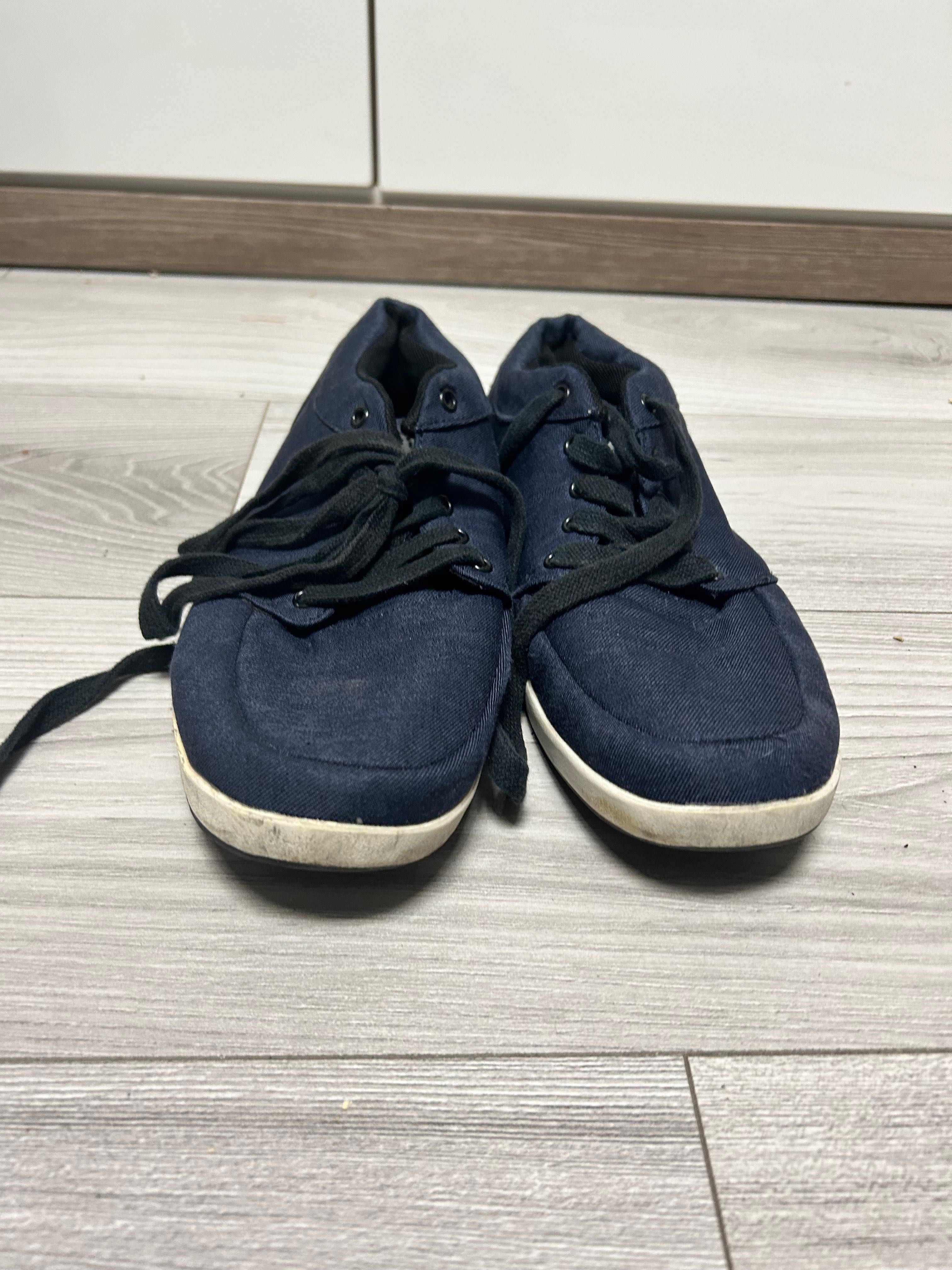 Granatowe buty Vty w rozmiarze 42