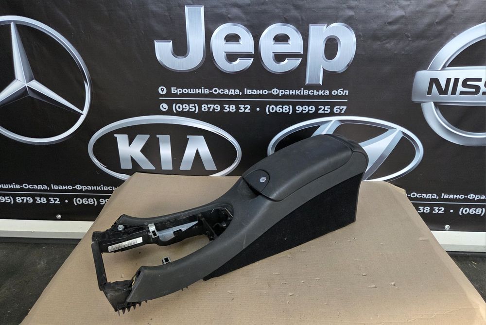 Підлокотник Мерседес ЦЛК CLK w209 розборка шрот запчастини