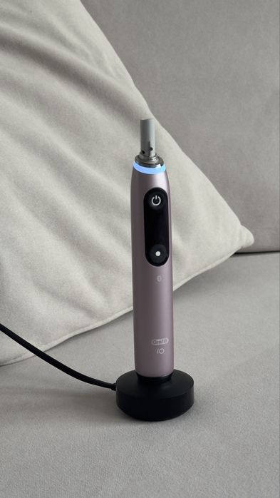 Szczoteczka magnetyczna ORAL-B iO 9 Rose quartz (Special Edition)