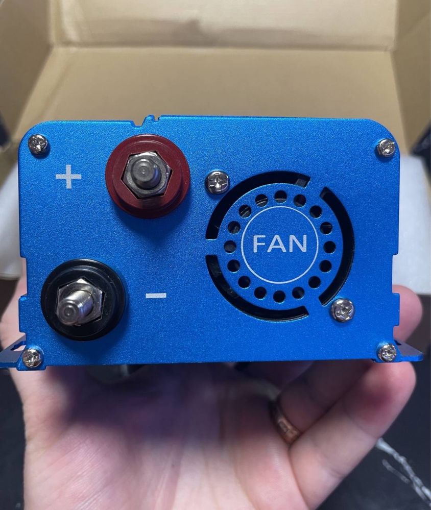 Инвертор «Foval» 12/220V 3000W чистый синус